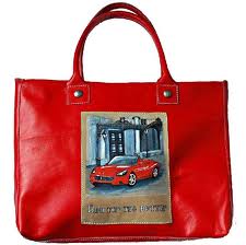 С чем сочетать сумку красного цвета?